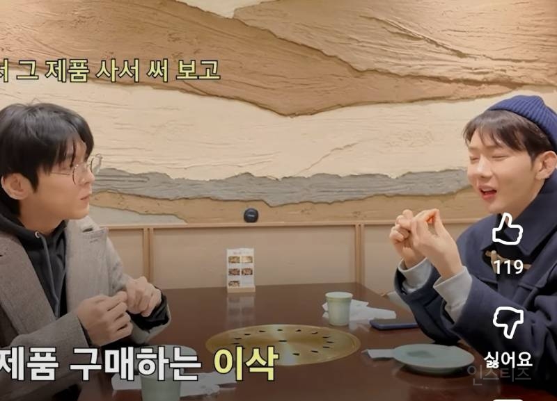 네일 케어에 꽤나 진심이라는 두 남자.jpg | 인스티즈