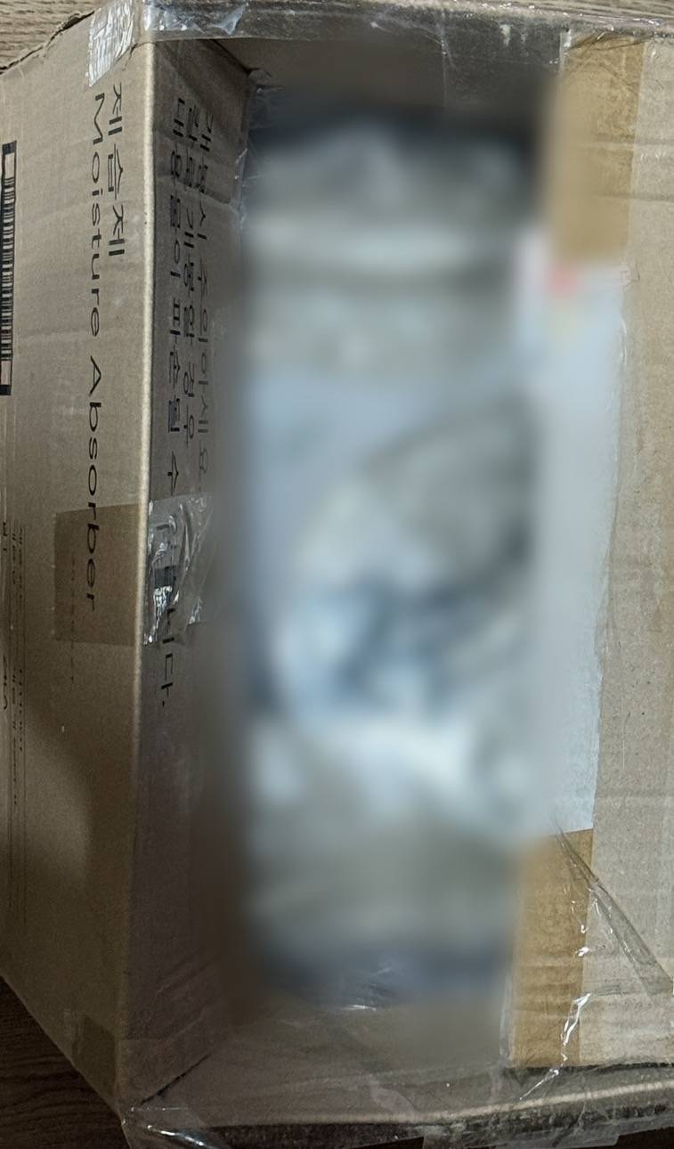 [잡담] 중고거래했는데 택배 윗부분이 뚫려서 왔어... | 인스티즈
