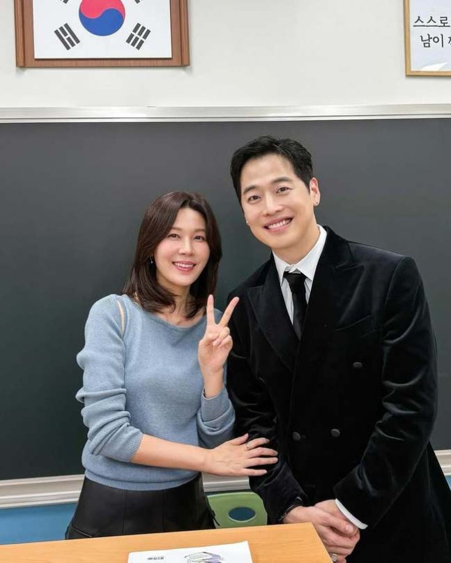 "난 선생, 넌 제자” 김하늘X김재원 재회, 24년 전 '로망스' 비주얼 그대로 | 인스티즈