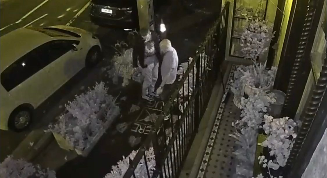 길바닥에 포옹하는 곳을 정해놨을 때 생기는 일 | 인스티즈