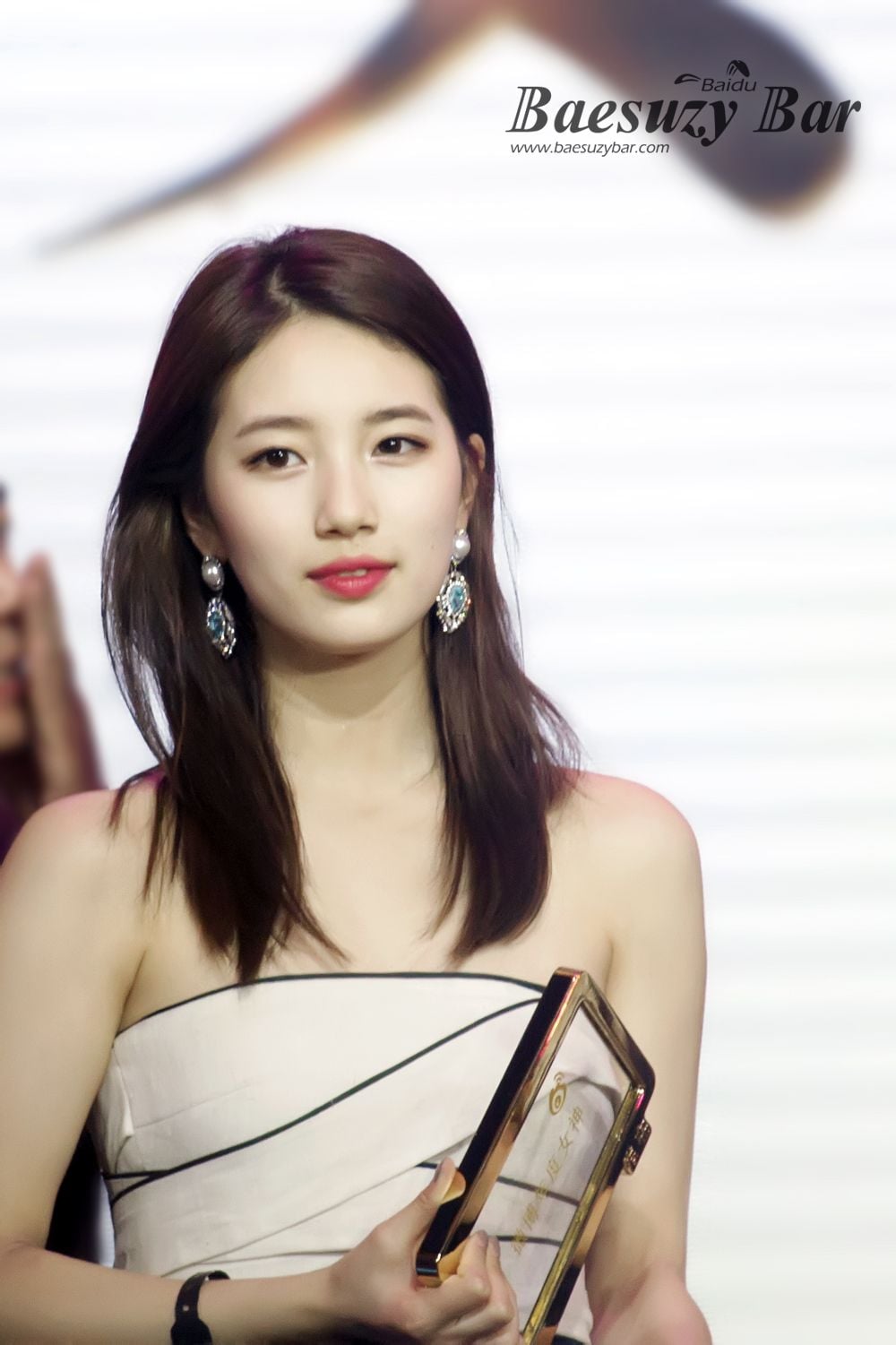 한복st 드레스 입었던 수지 중국시상식 | 인스티즈