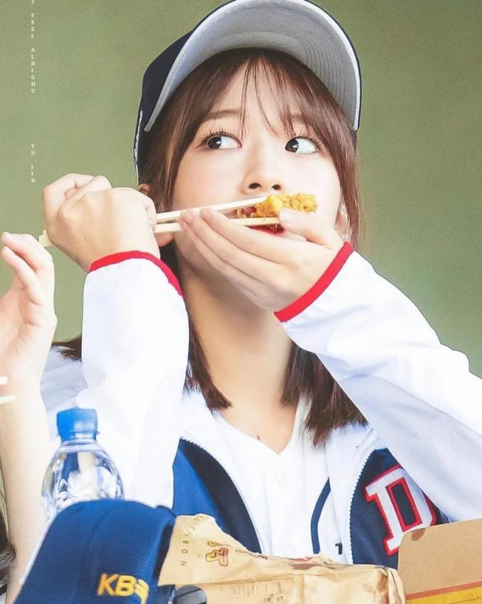 금융치료로 젓가락질 고친 안유진 | 인스티즈