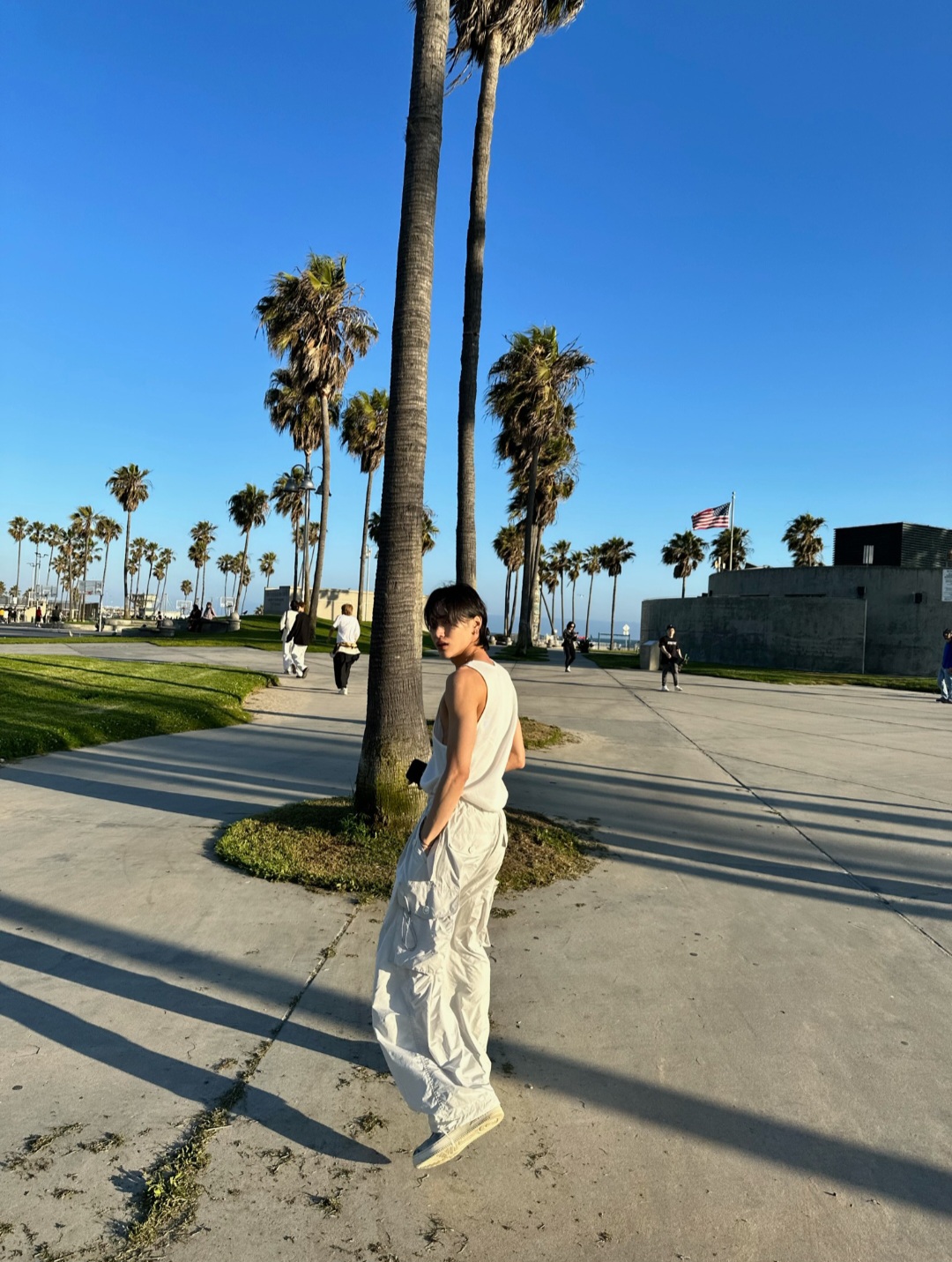 [잡담] 원빈이 퇴근길 완전 데뷔초같음 | 인스티즈
