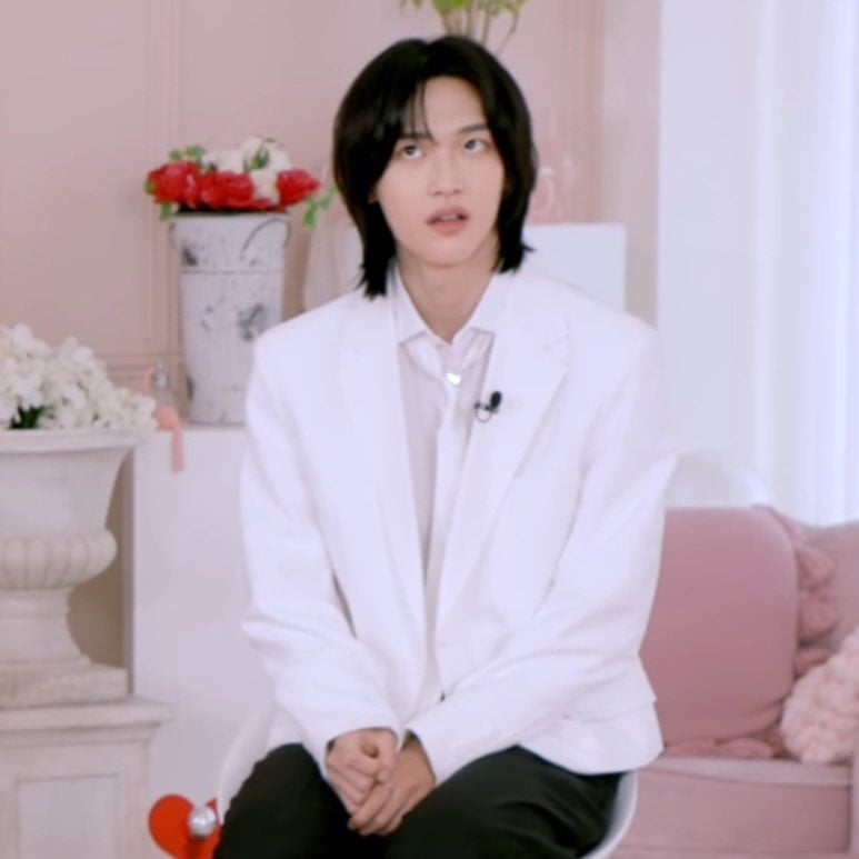 [잡담] 원빈 눈만 돌린다는 습관 이런건가 | 인스티즈