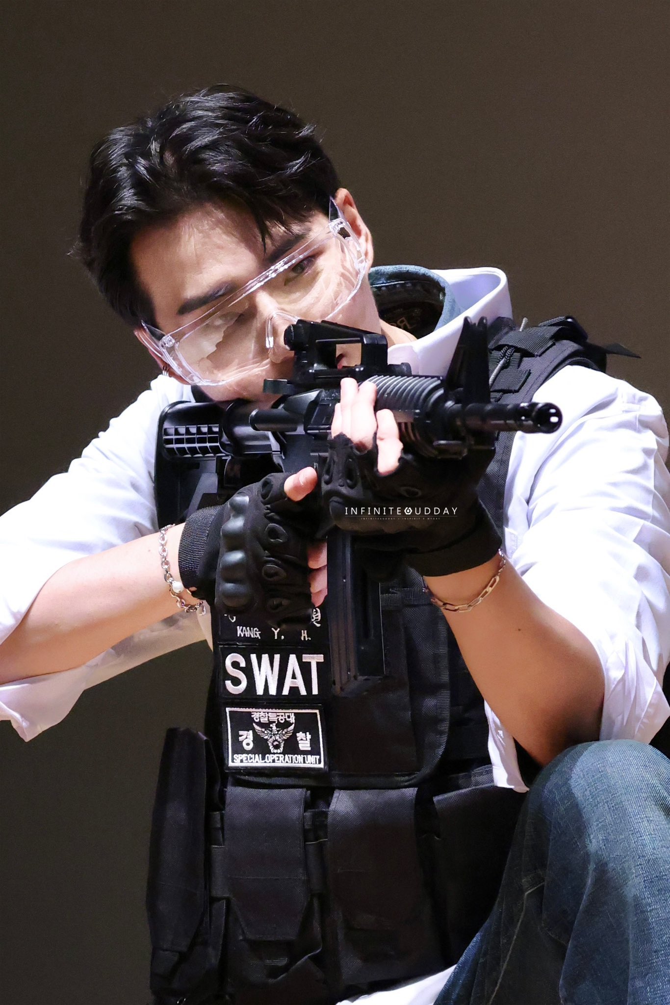 [잡담] 영케이 안경 ㄹㅇ 잘 어울리지 않음? | 인스티즈