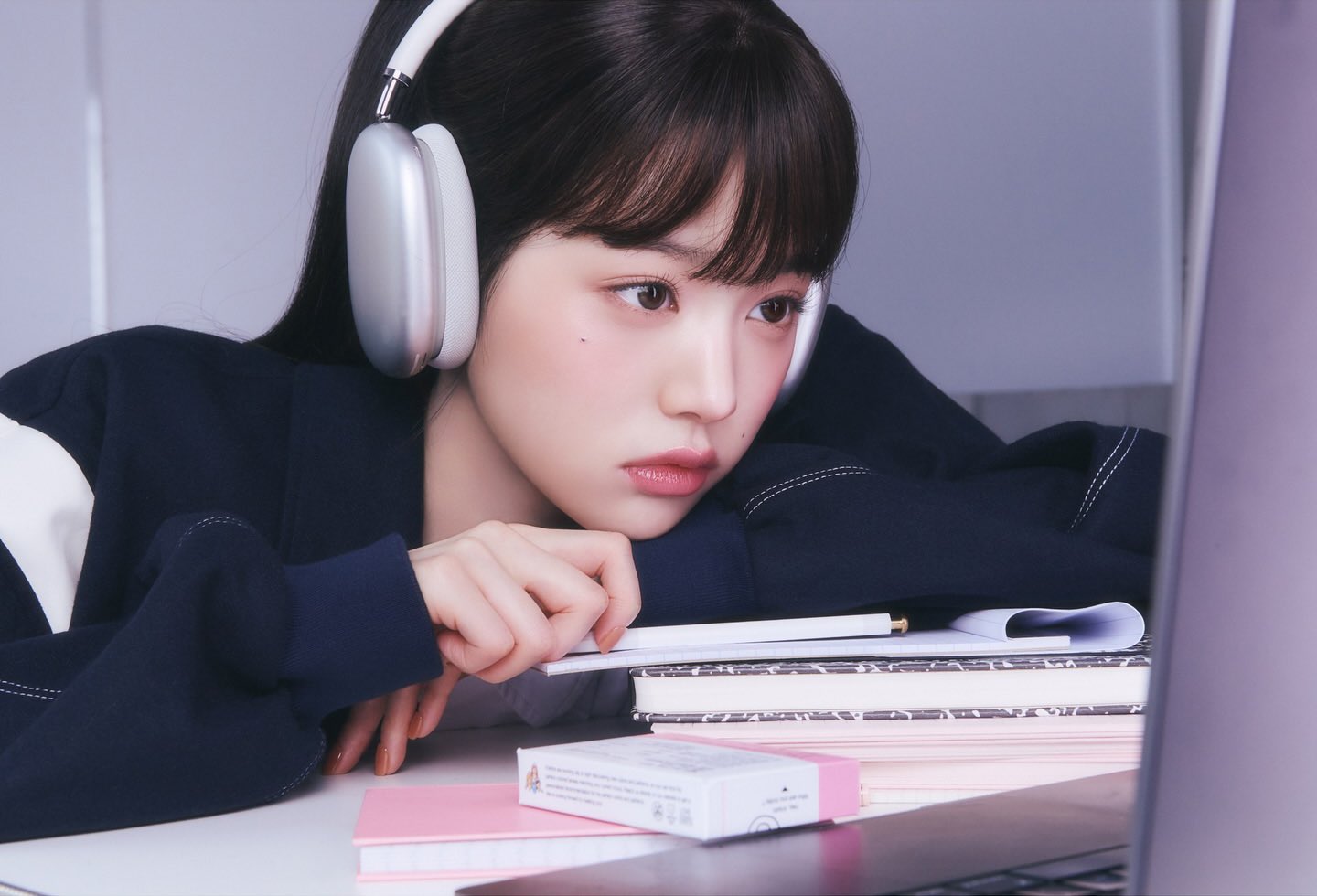 [잡담] 내기준 원영이 광고사진은 하파크리스틴이랑 로라로라가 넘사같애 | 인스티즈