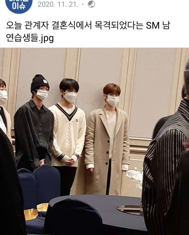 [잡담] 예전에 슴관계자 결혼식짤 이거 중간에 정민이 맞나봐 | 인스티즈