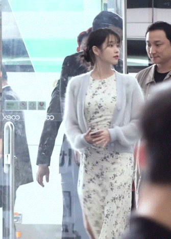 [잡담] 아이유 이런 일상복 착장 사진줄사람... | 인스티즈