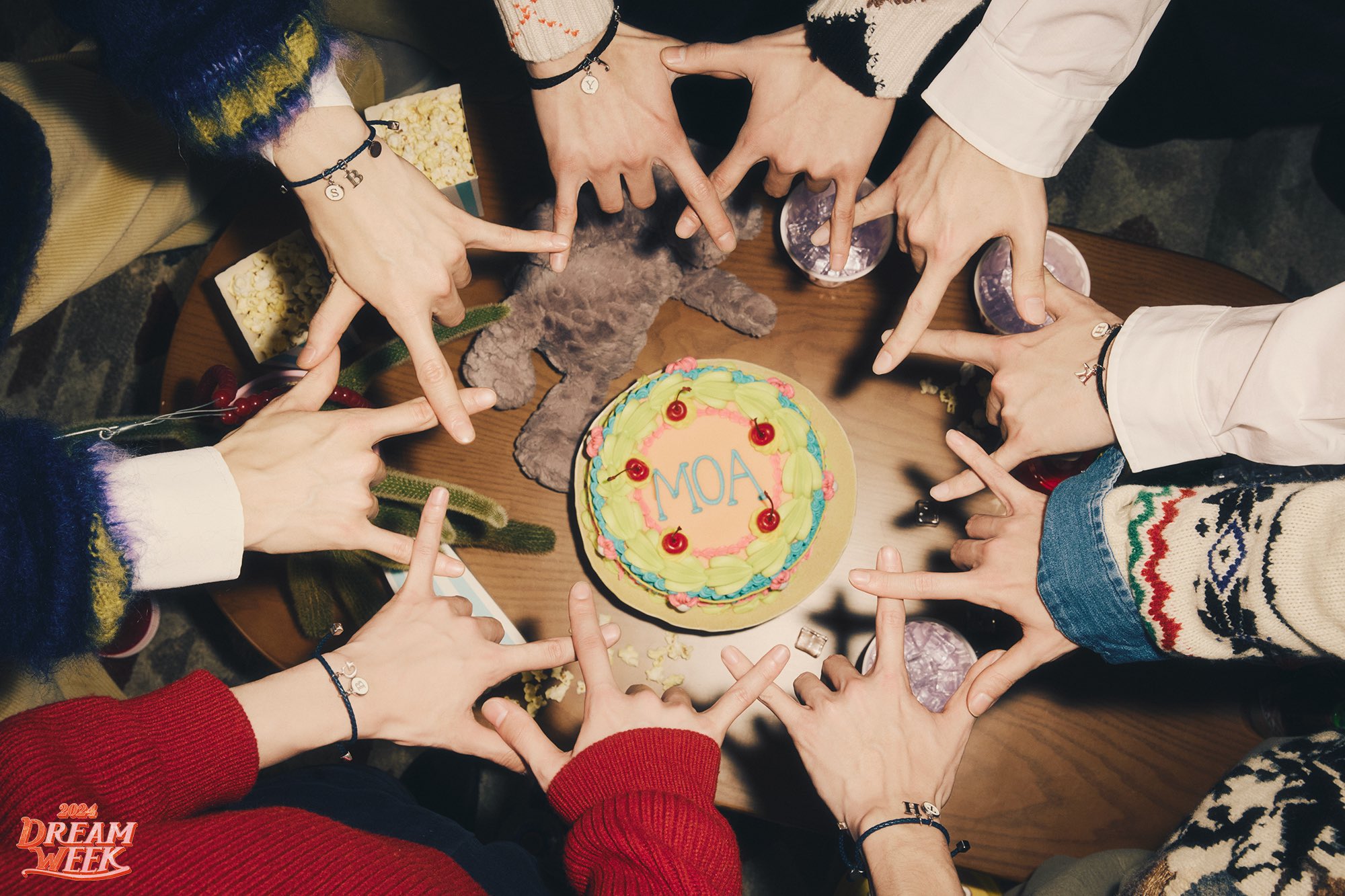 [잡담] 안 그래도 투바투 요 txt포즈로 둥글게 모으는 거 좋아하는데 | 인스티즈