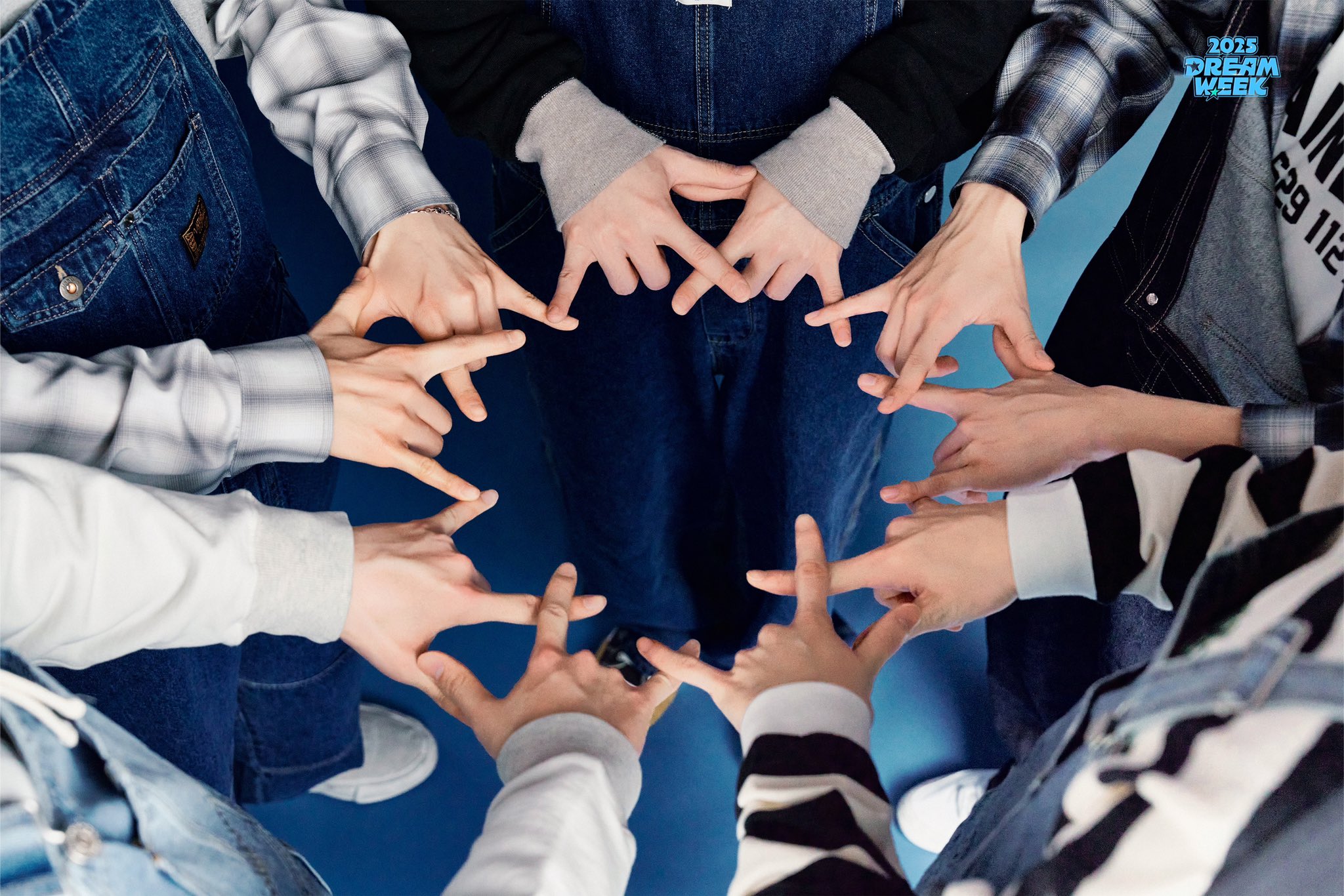 [잡담] 안 그래도 투바투 요 txt포즈로 둥글게 모으는 거 좋아하는데 | 인스티즈