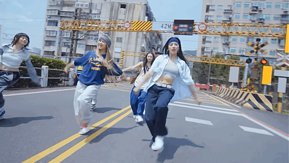 [잡담] 뉴진스 안무 새삼 거를 타선이 없다 ㅇㅇ | 인스티즈
