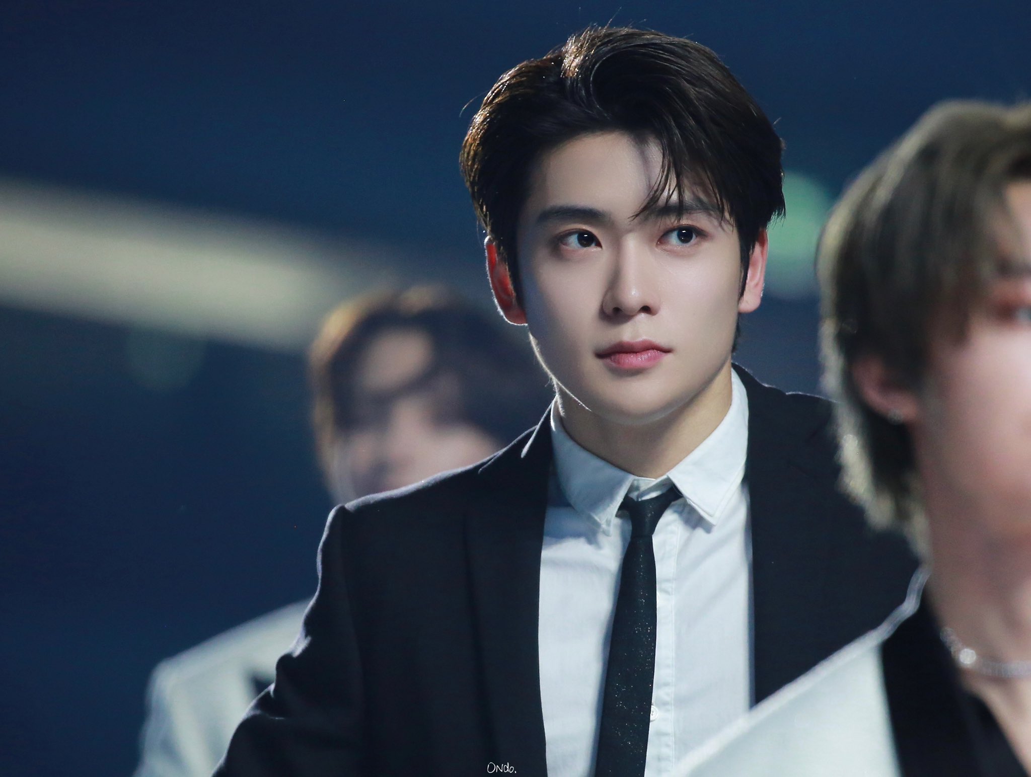 [잡담] 생일마저 발렌타인데이인🎀 남돌 2명 얼굴 최고 | 인스티즈