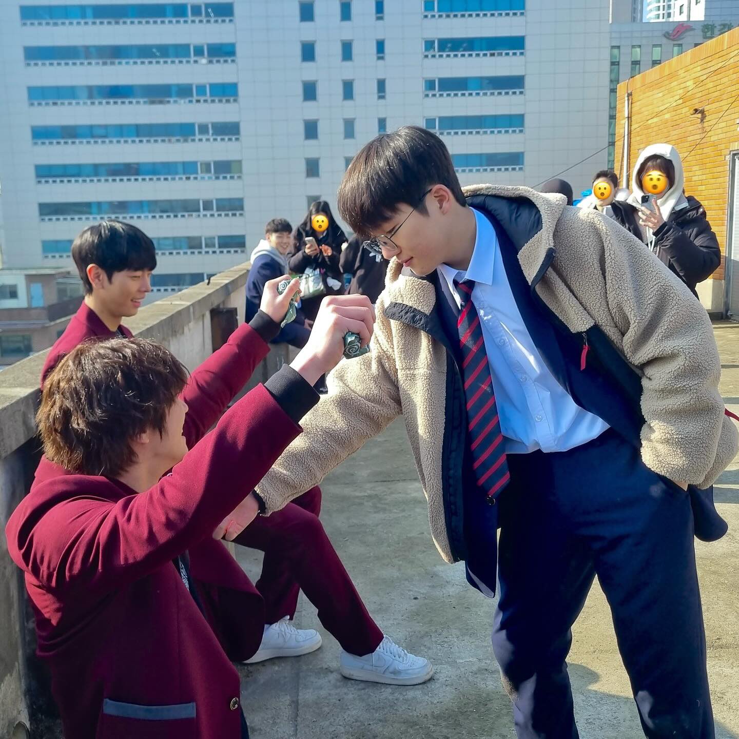 [잡담] 약영2 금성제 준태 옥상 비하인드 사진 좋음 ㅋㅋ | 인스티즈