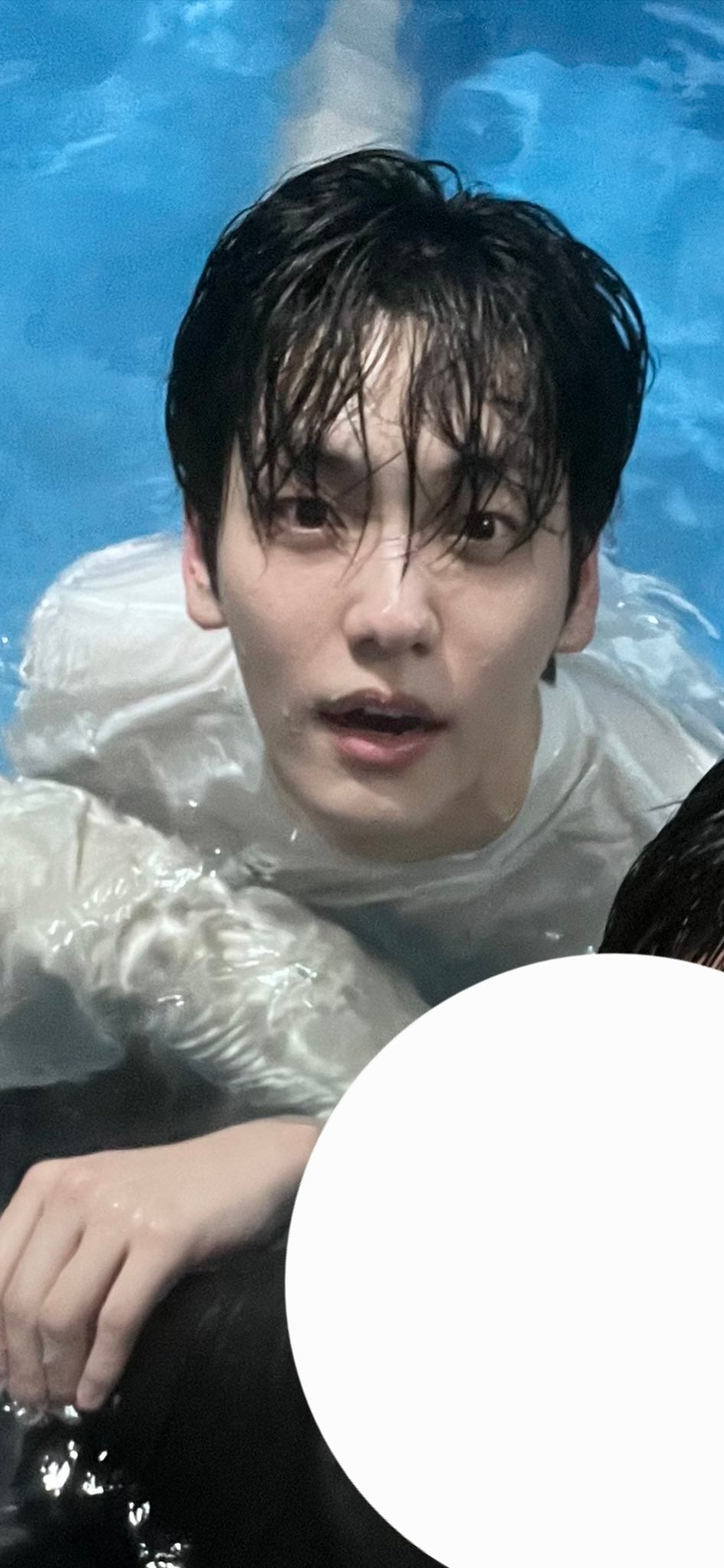 [잡담] 물놀이하다 고개 들어 나를 보는 최수빈 이 짤 진짜 | 인스티즈