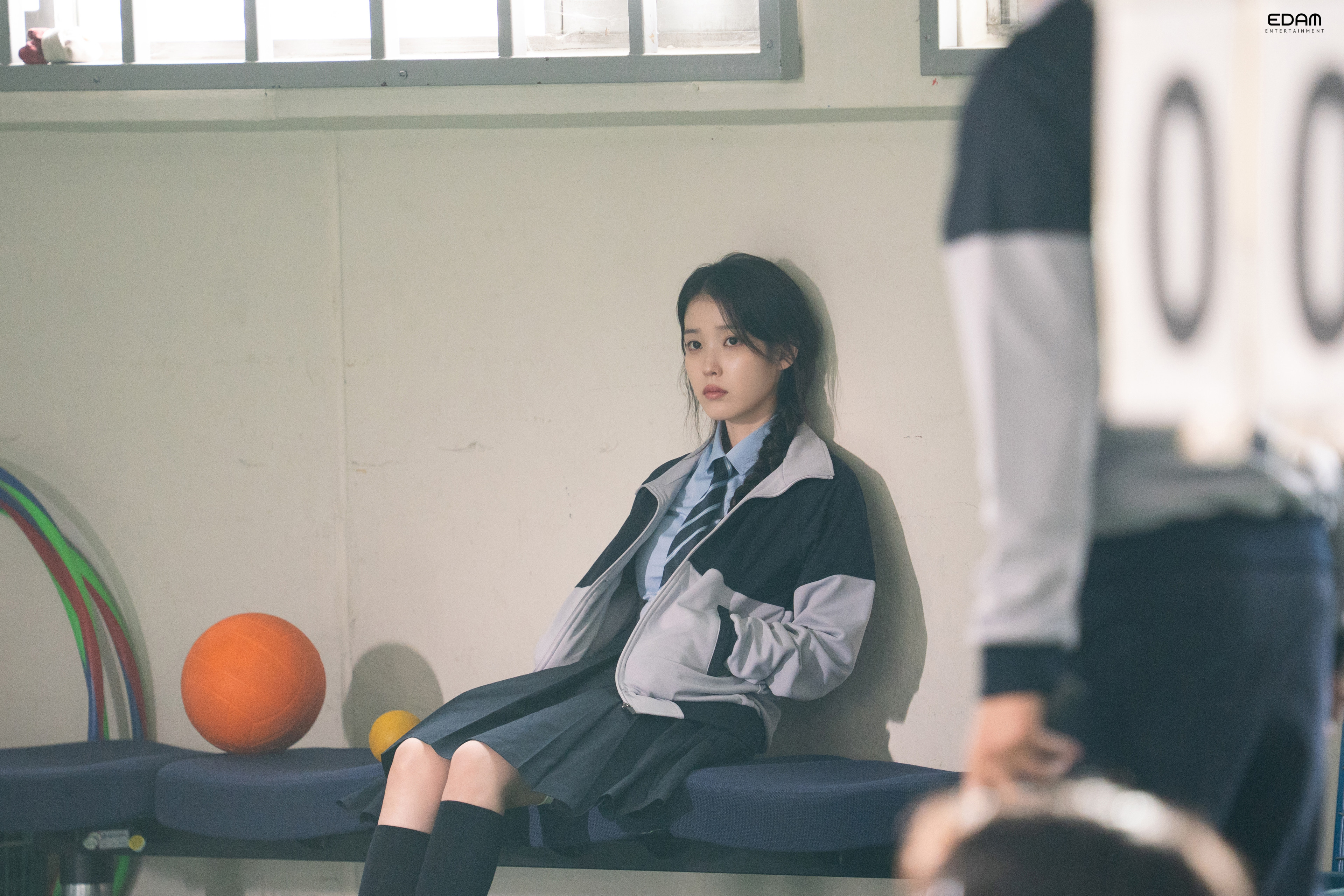 [잡담] 아이유 교복하면 작년 미인 때가 | 인스티즈