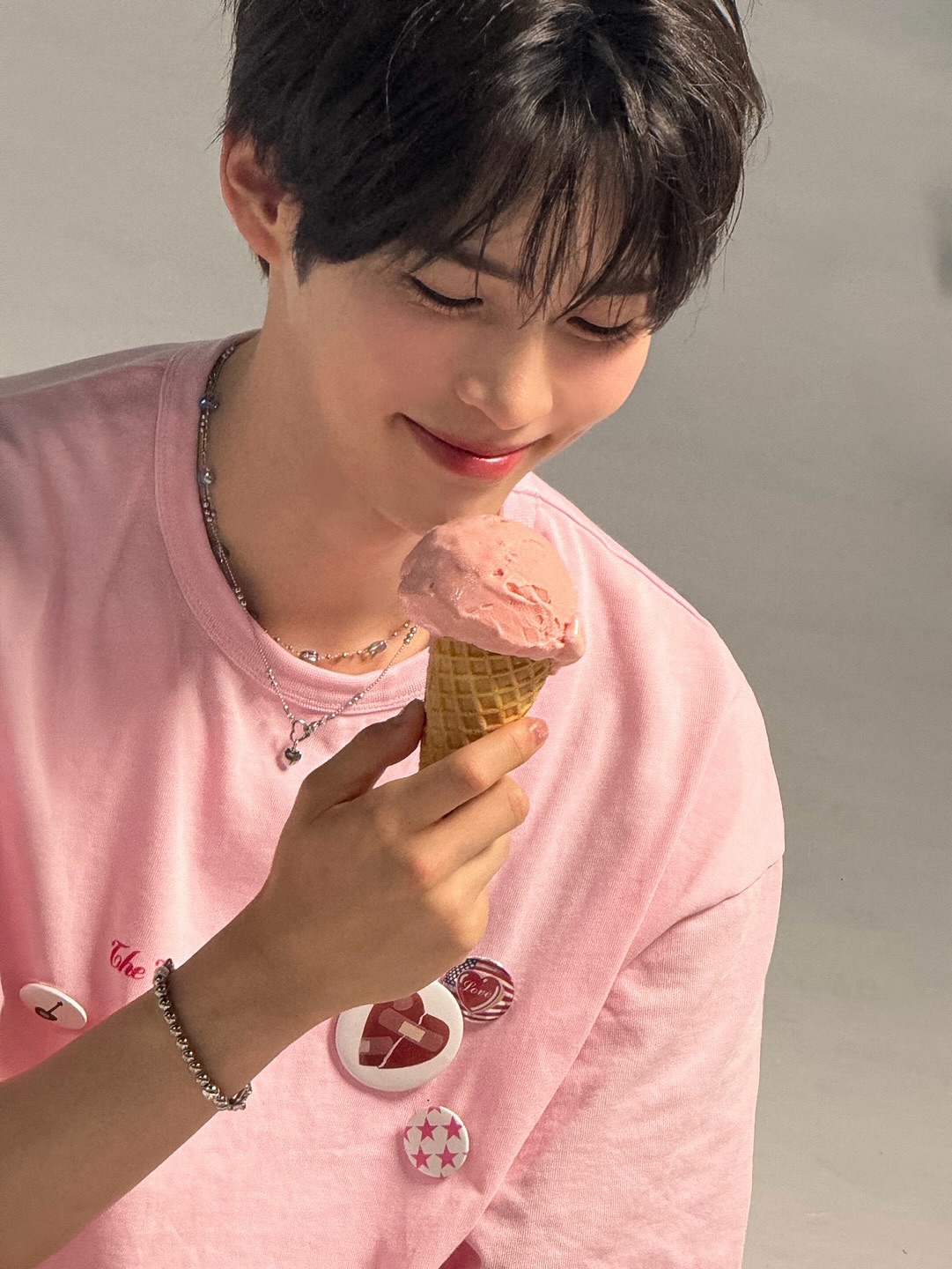 [잡담] 성한빈 핑크 잘어울려🌸 | 인스티즈