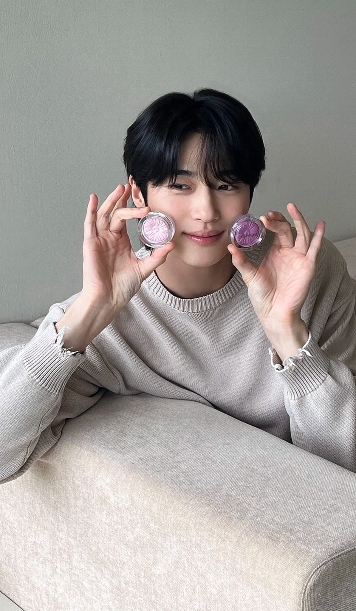 [잡담] 변우석 글로우립이랑 블러셔 잘어울리는거 넘 신기해 | 인스티즈