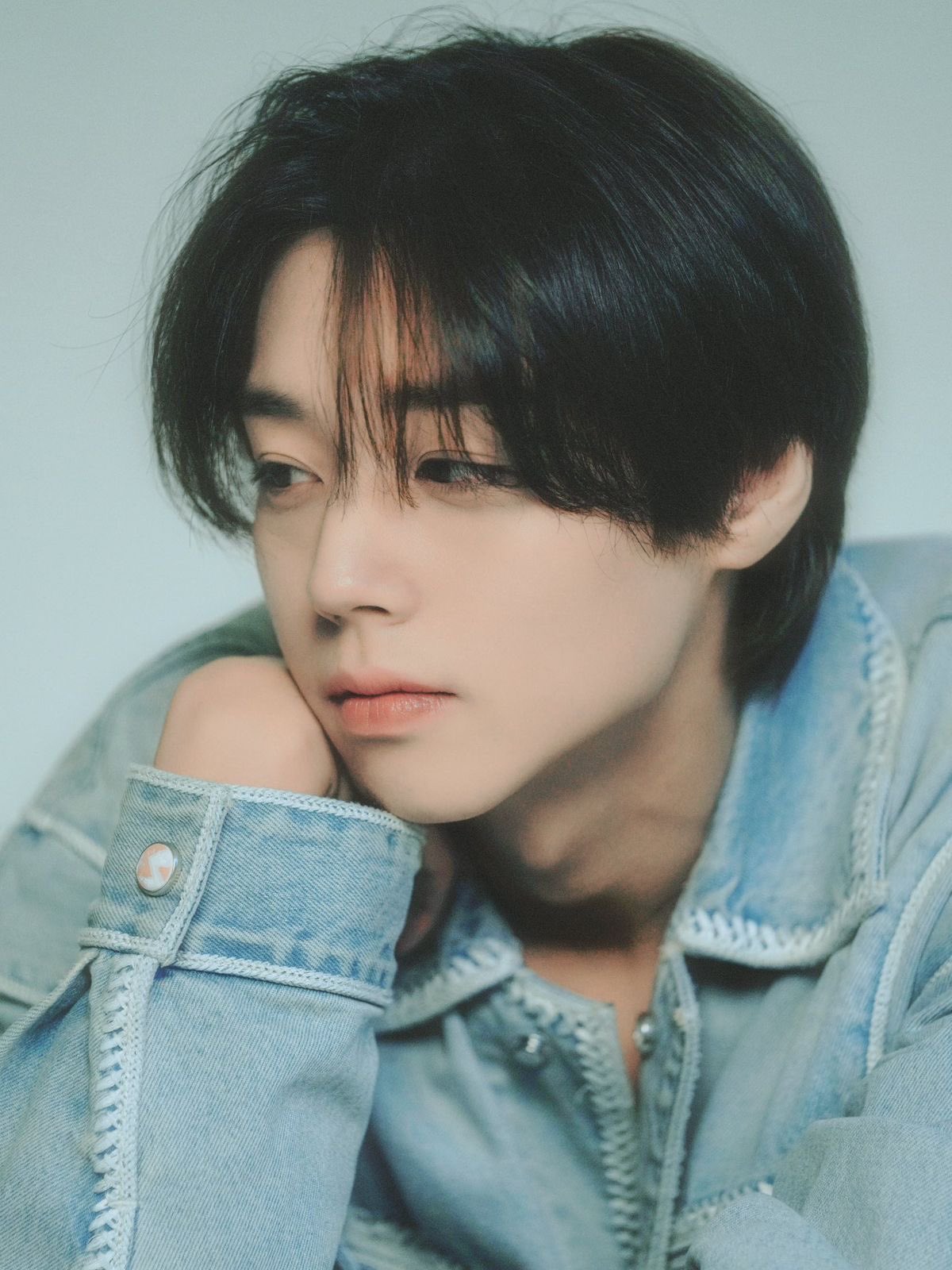 [잡담] 와 박지훈 이런 연청 진짜 잘 어울린다 대학생 같음 | 인스티즈