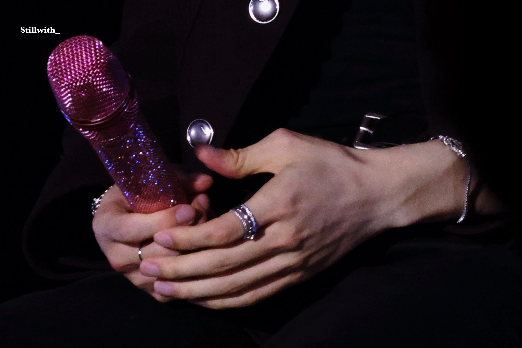 [잡담] 방탄 진 손도 예쁜거같아 | 인스티즈