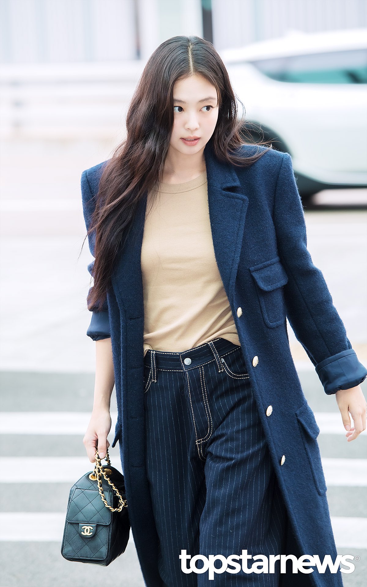 [잡담] 제니 베이지/갈색 의상 입을때도 좋음 (사진많음) | 인스티즈