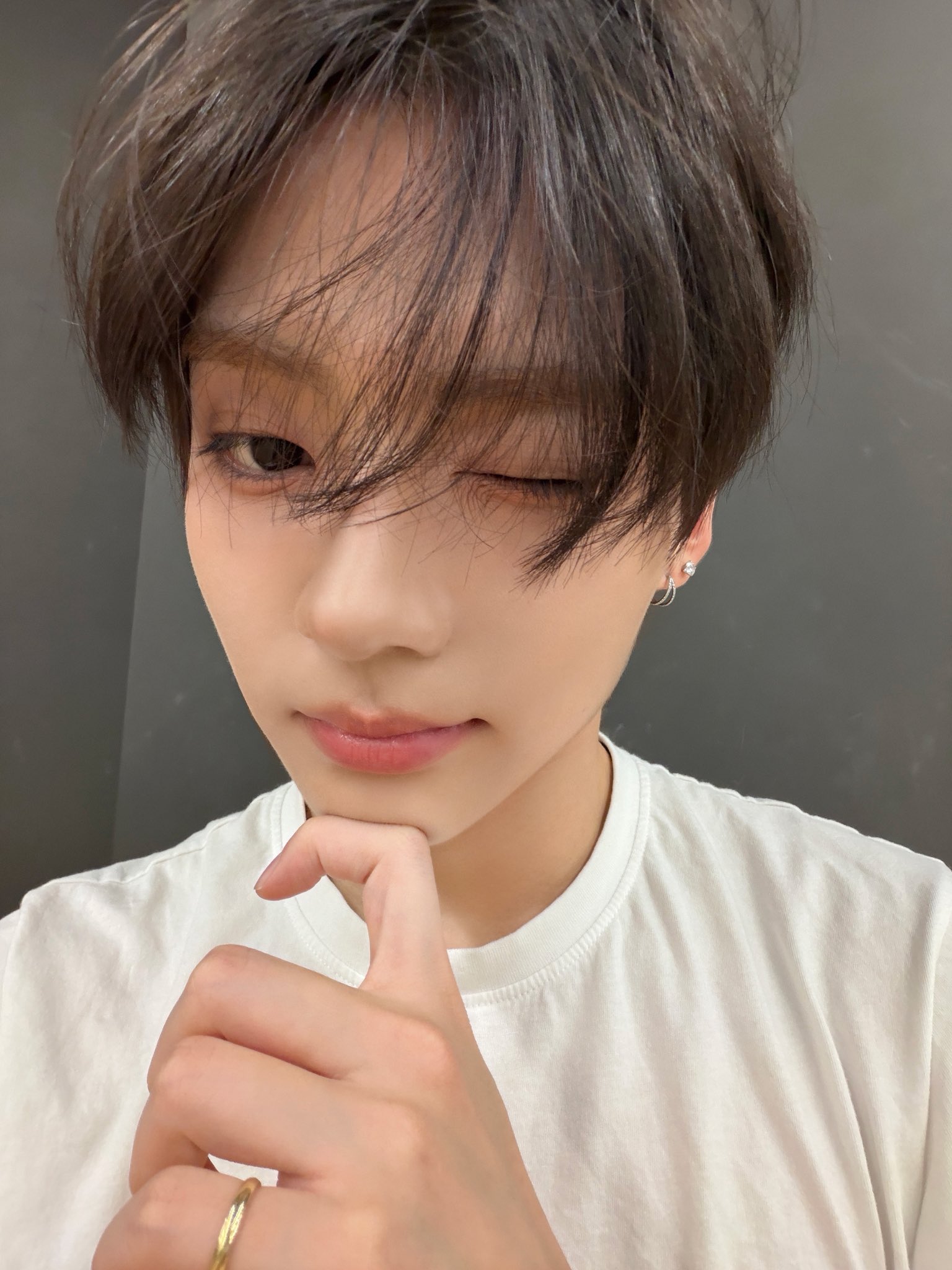 [잡담] 타팬들이 볼때 이상원 셀카 둘중에 뭐가 더 예뻐 | 인스티즈