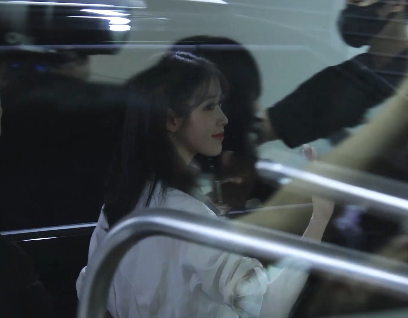[잡담] 아이유 이 직찍 너무예쁘다 | 인스티즈