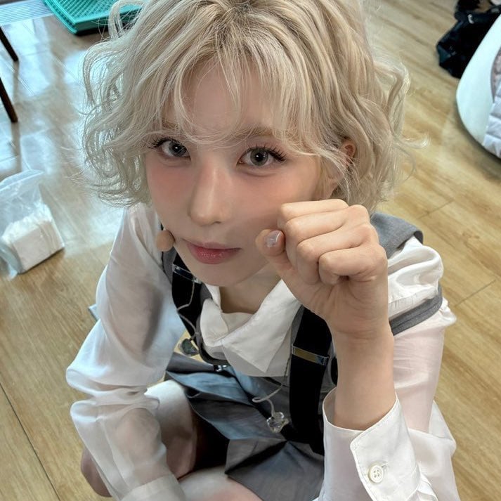 [잡담] 아이돌들이여 탈색… 탈색을 하거라…(사진 개많음) | 인스티즈