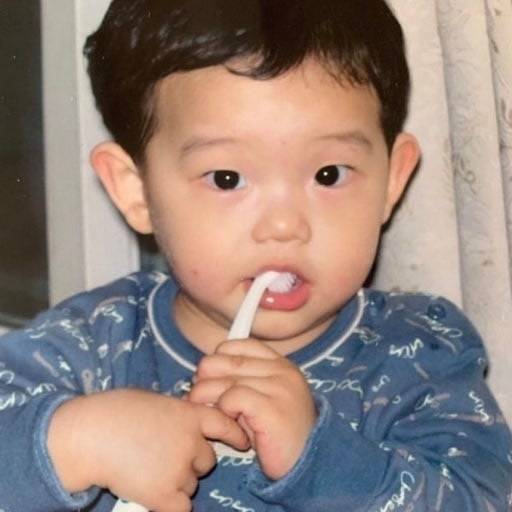 [잡담] 어쩌다 동주선수 어릴 때 사진 주웠는데 진짜 그대로 컸네 ㅋㅋㅋ | 인스티즈