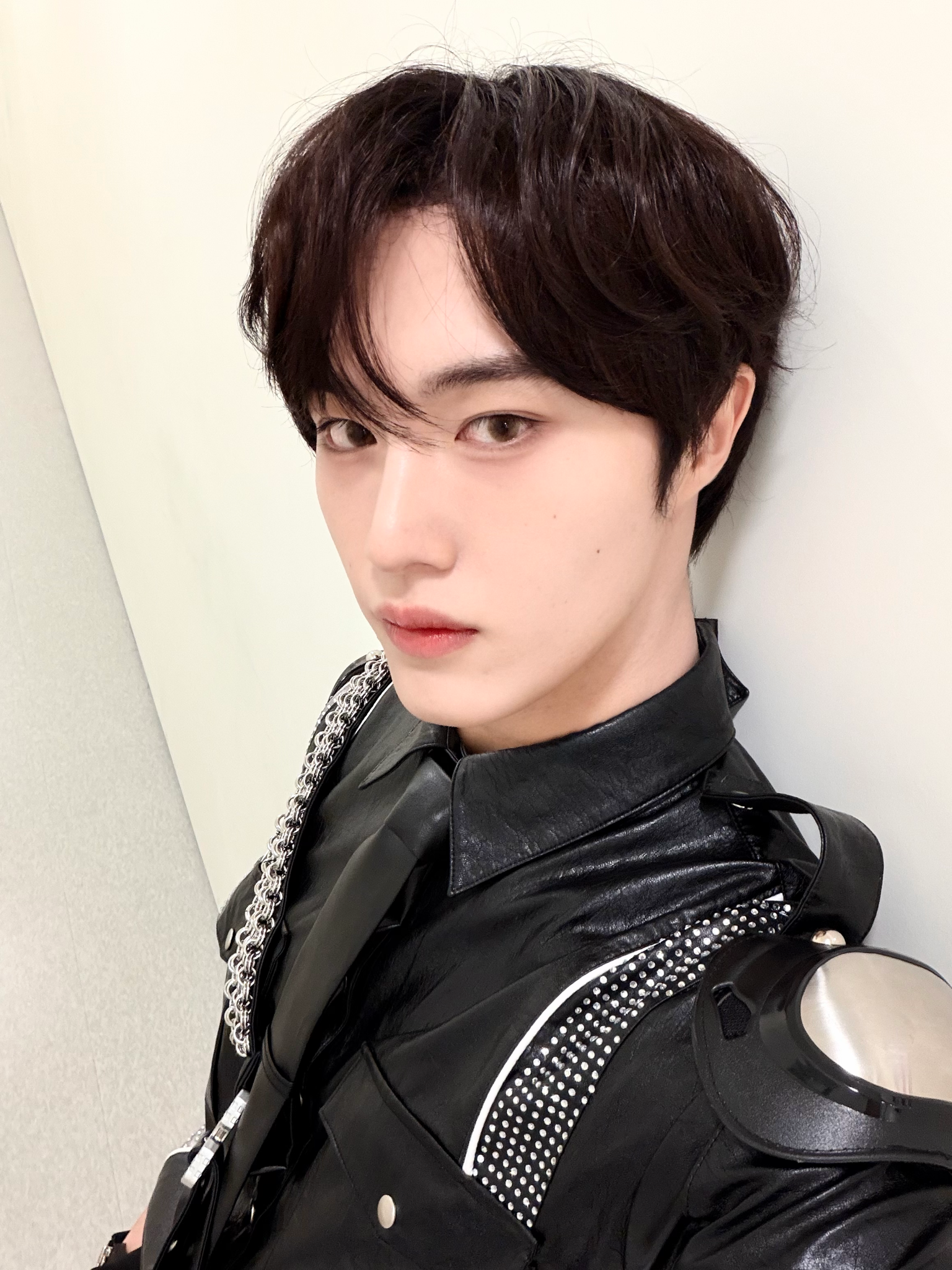 [잡담] 무대 위 윤현석이 ㄹㅇ 잘생김 | 인스티즈