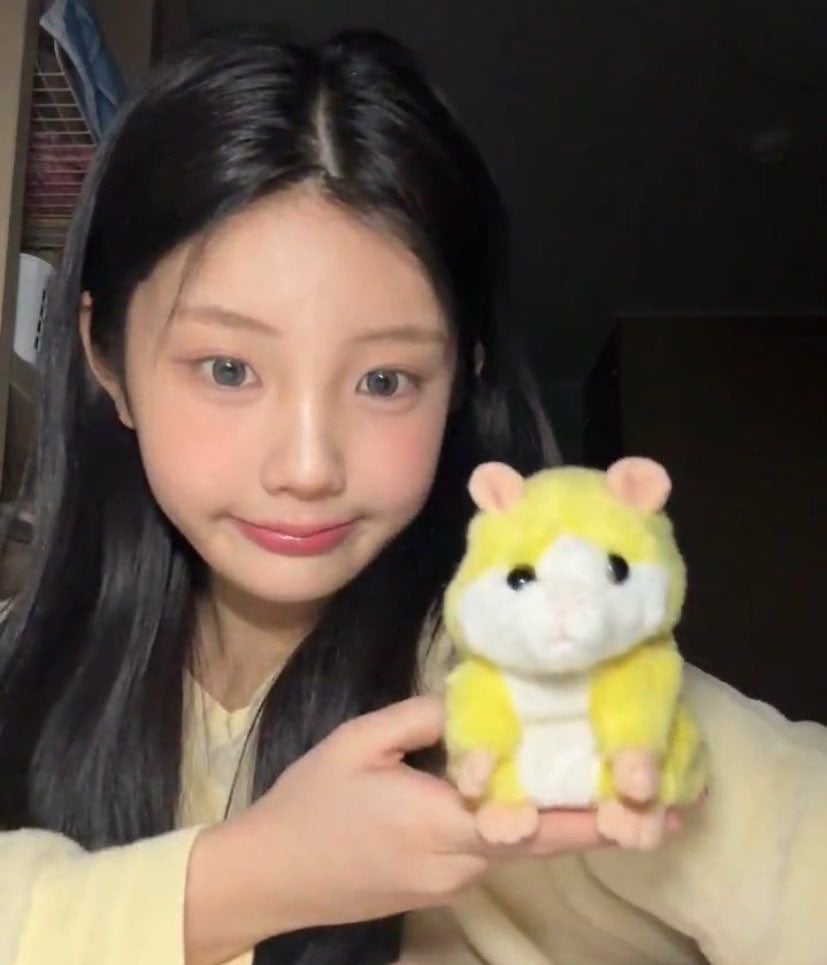 [잡담] 원희 라이브 할때마다 분신술하는거 너무 깜찍하고 귀여움 | 인스티즈