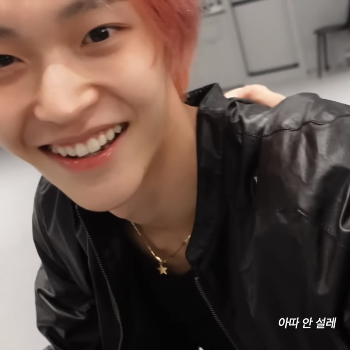 [잡담] 원빈이 웃는 거 보면 기분이 좋아져 | 인스티즈
