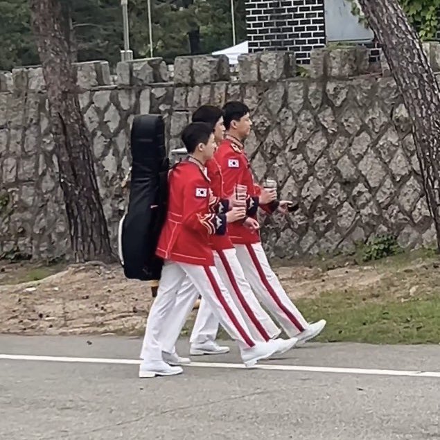 [잡담] 정재현 조승연 유승우 세 명 군대사진 너무 웃긴다 (뒷북ㅈㅇ) | 인스티즈