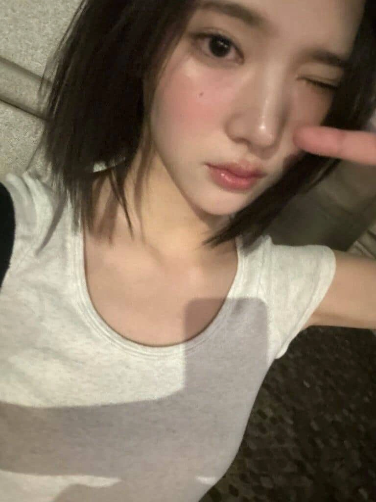 [잡담] 하투하 지우 이거 티셔츠 정보 아는사람?! | 인스티즈