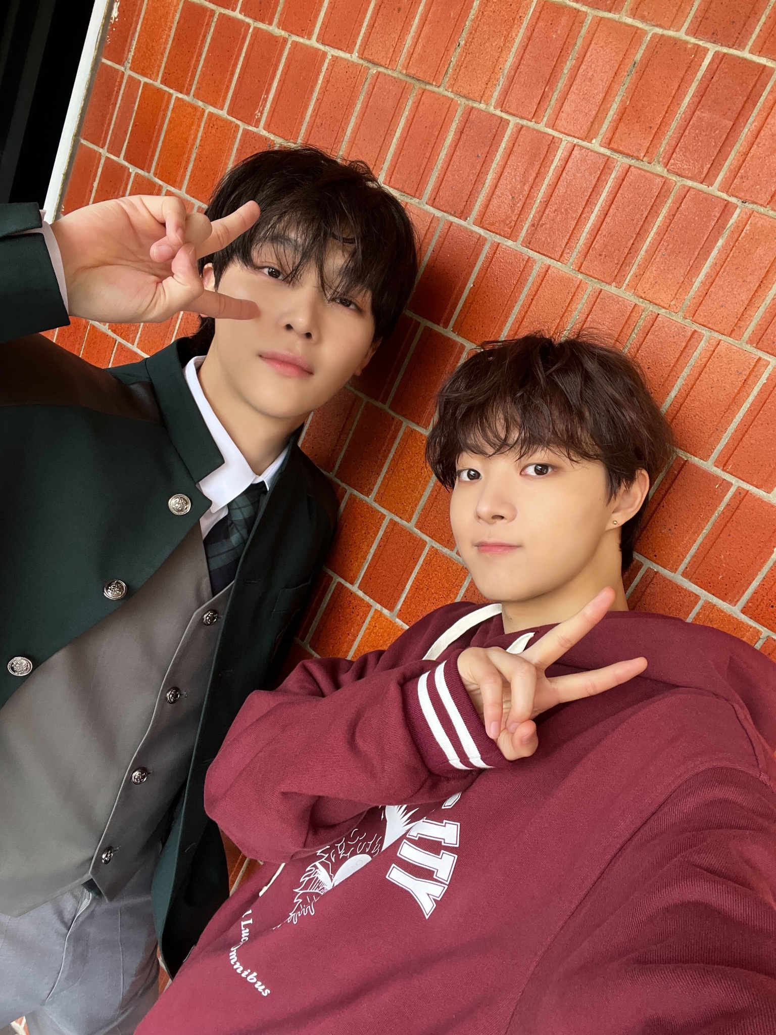 ㄱ [잡담] 둘이 완전 정반대로 생긴 거 너무 좋아 | 인스티즈