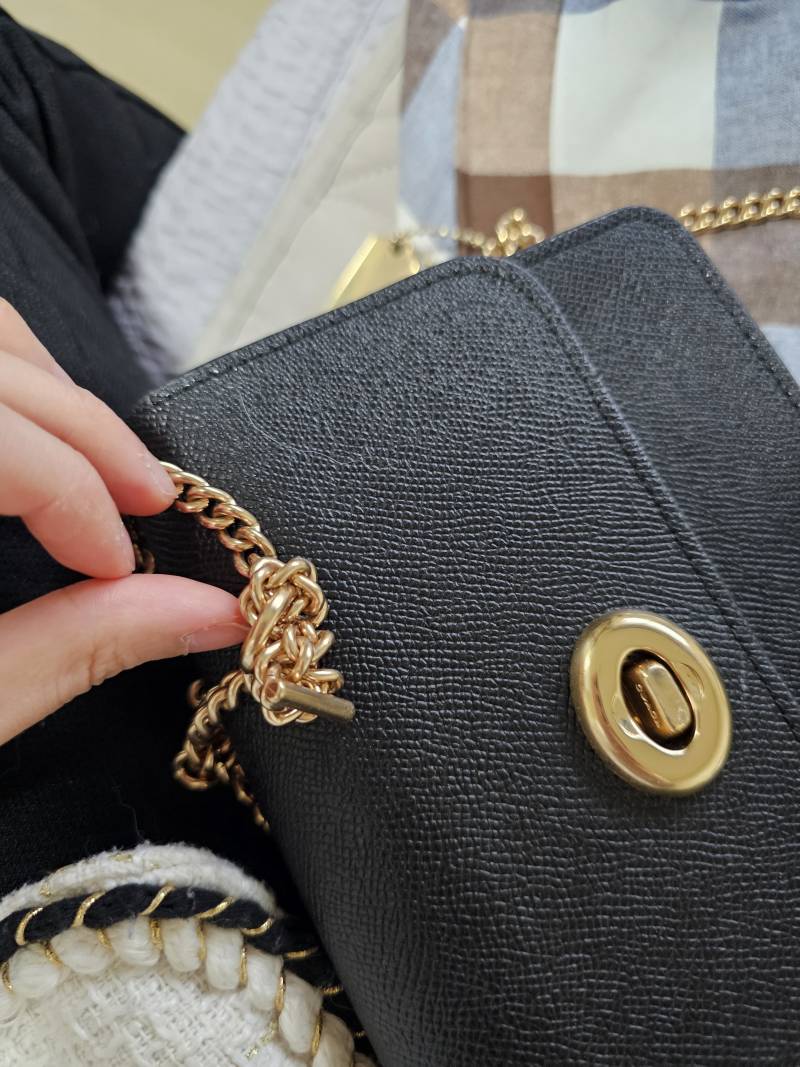 [잡담] 가방 끈 이렇게 엉키면 어떻게 풀어...? | 인스티즈