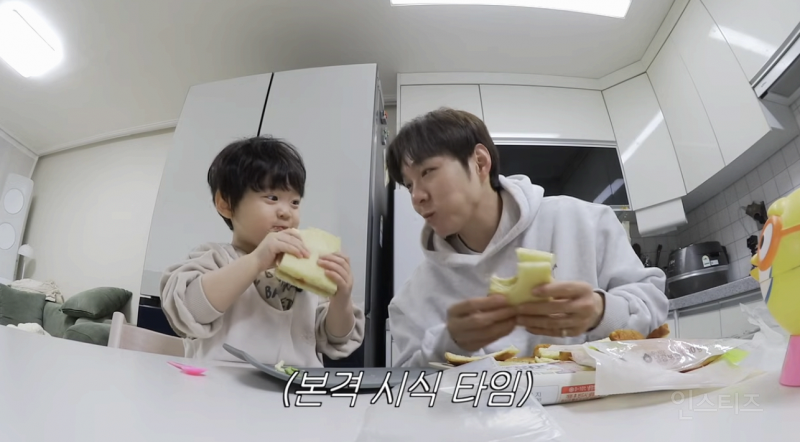 아기 키우는 맛을 느껴버린 이창섭 근황...JPG | 인스티즈