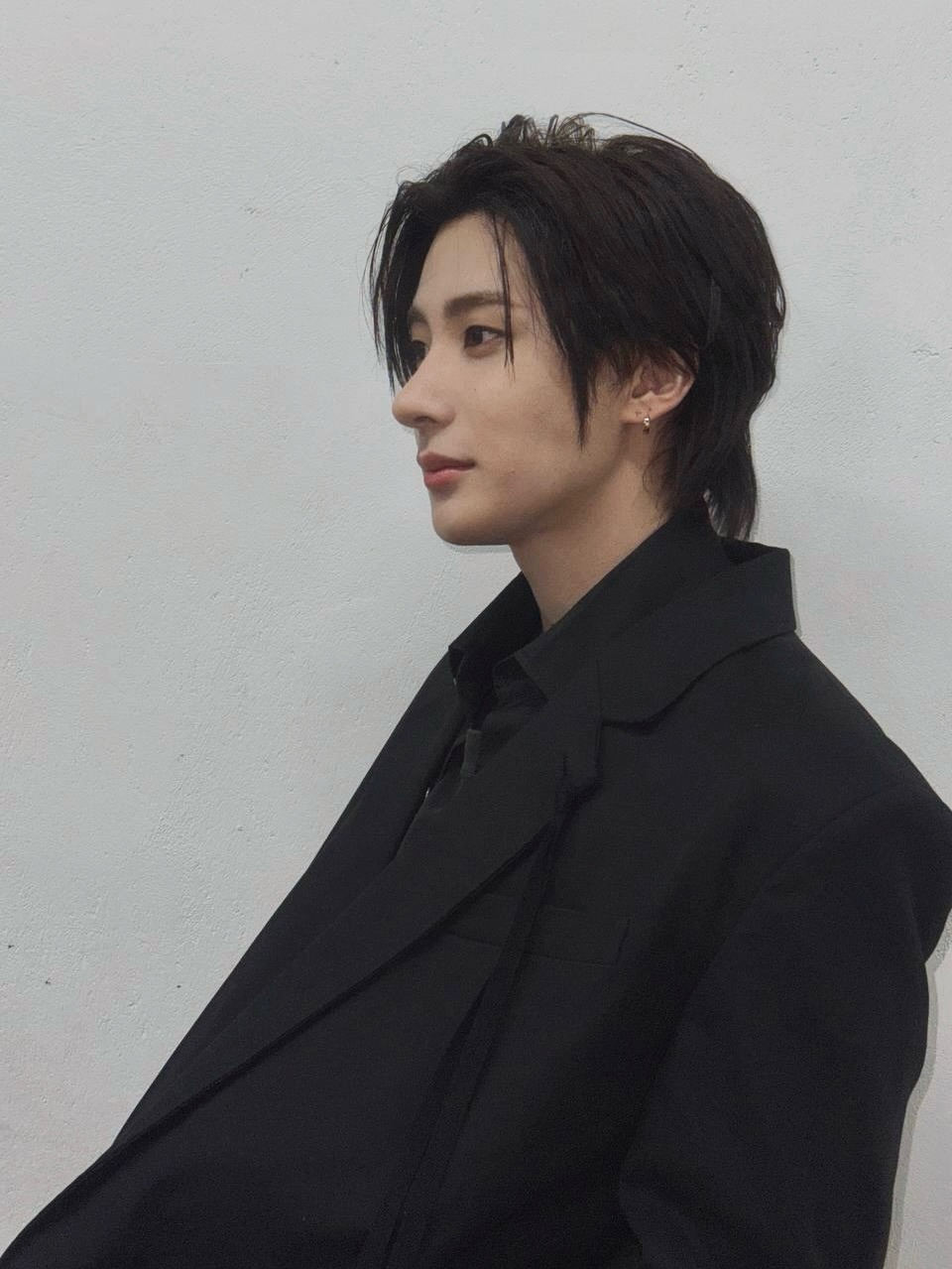 [잡담] 아까 뜬 앤톤 이 착장 뭔 스케줄인지 아는 사람 ?! | 인스티즈