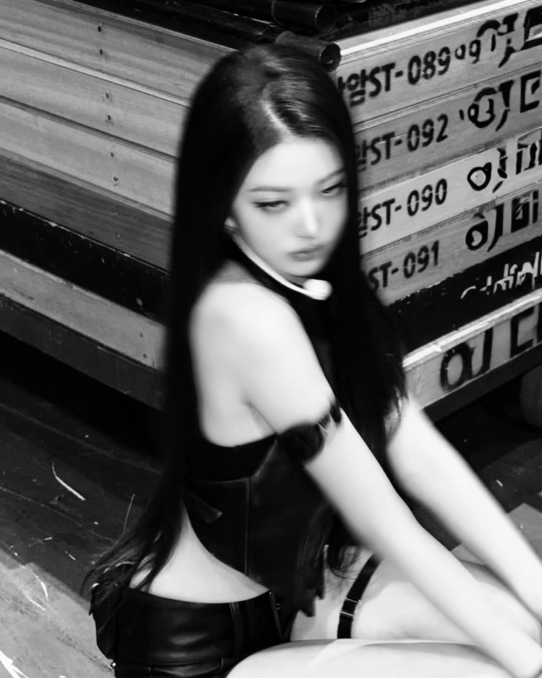 [잡담] 260212 장원영 인스타 🖤🏴‍☠️🕷️🐈‍⬛🦨 | 인스티즈