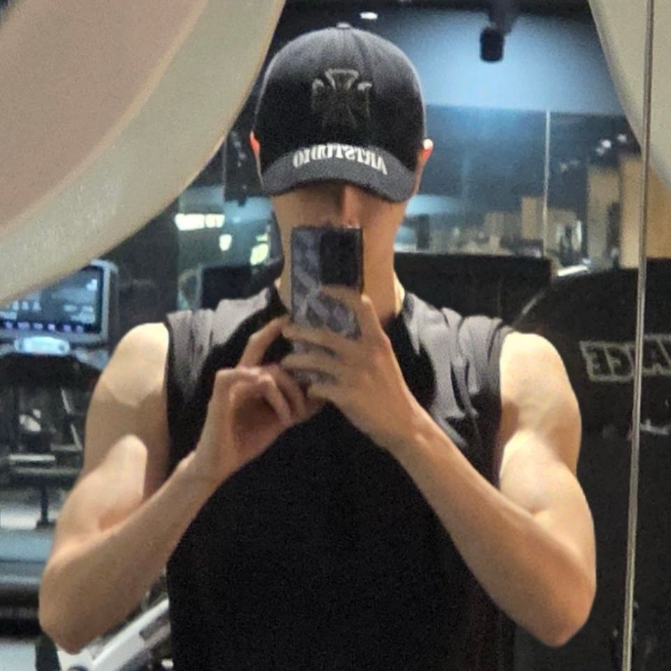 [잡담] 성찬 뒷머리가 이렇게 없었나? | 인스티즈