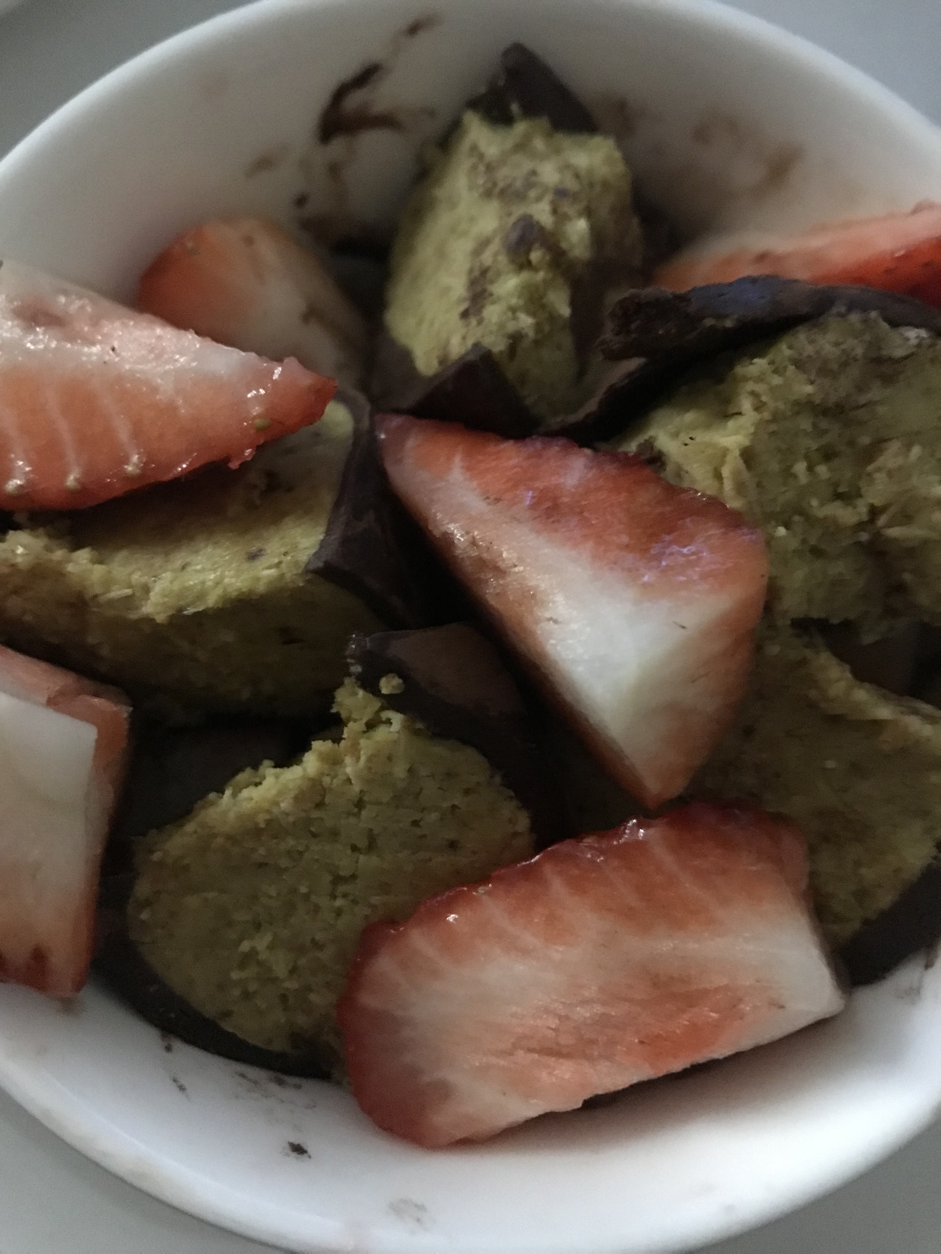 [잡담] 초코젤라또 위에 두쫀쿠랑 딸기 올려먹었어 | 인스티즈