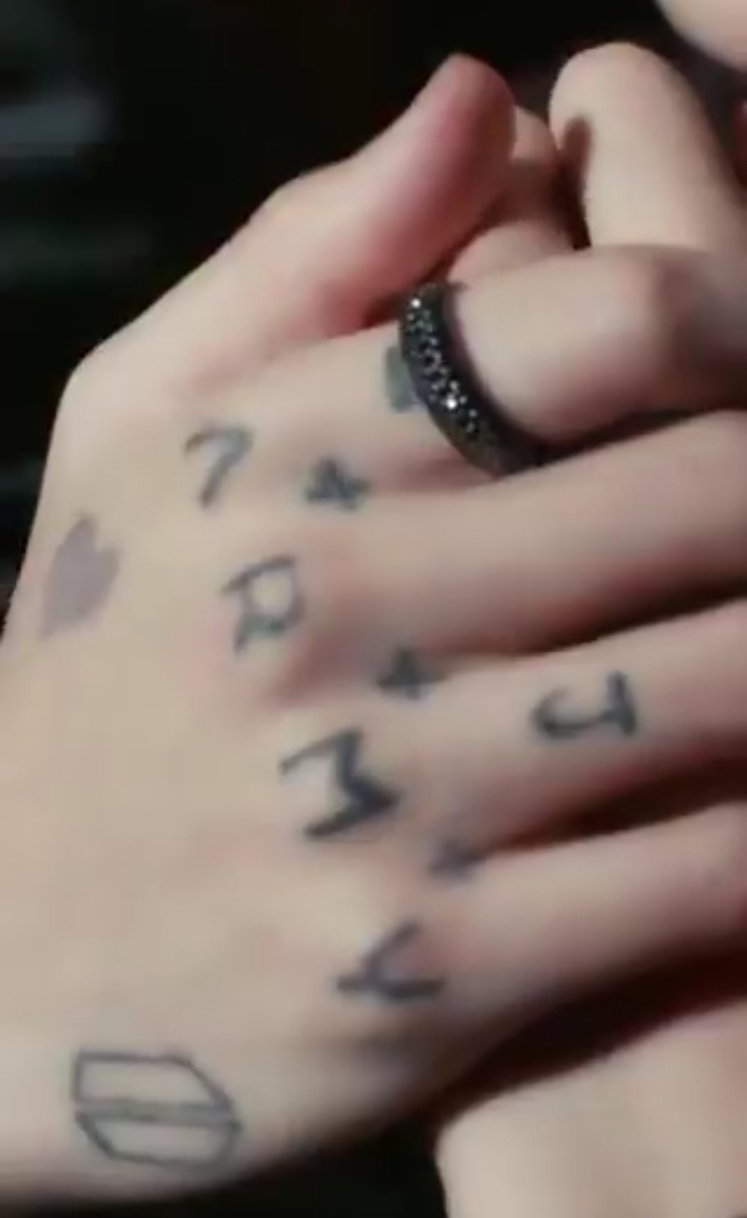 [잡담] 정국이 시계말고 쥬얼리 앰버도 하나 | 인스티즈