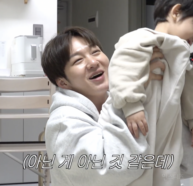 애기 응아에 당황해 하지 않는 청년 존재 | 인스티즈
