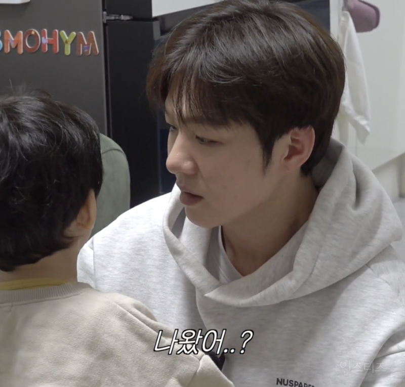 애기 응아에 당황해 하지 않는 청년 존재 | 인스티즈