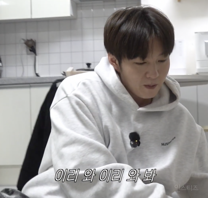 애기 응아에 당황해 하지 않는 청년 존재 | 인스티즈