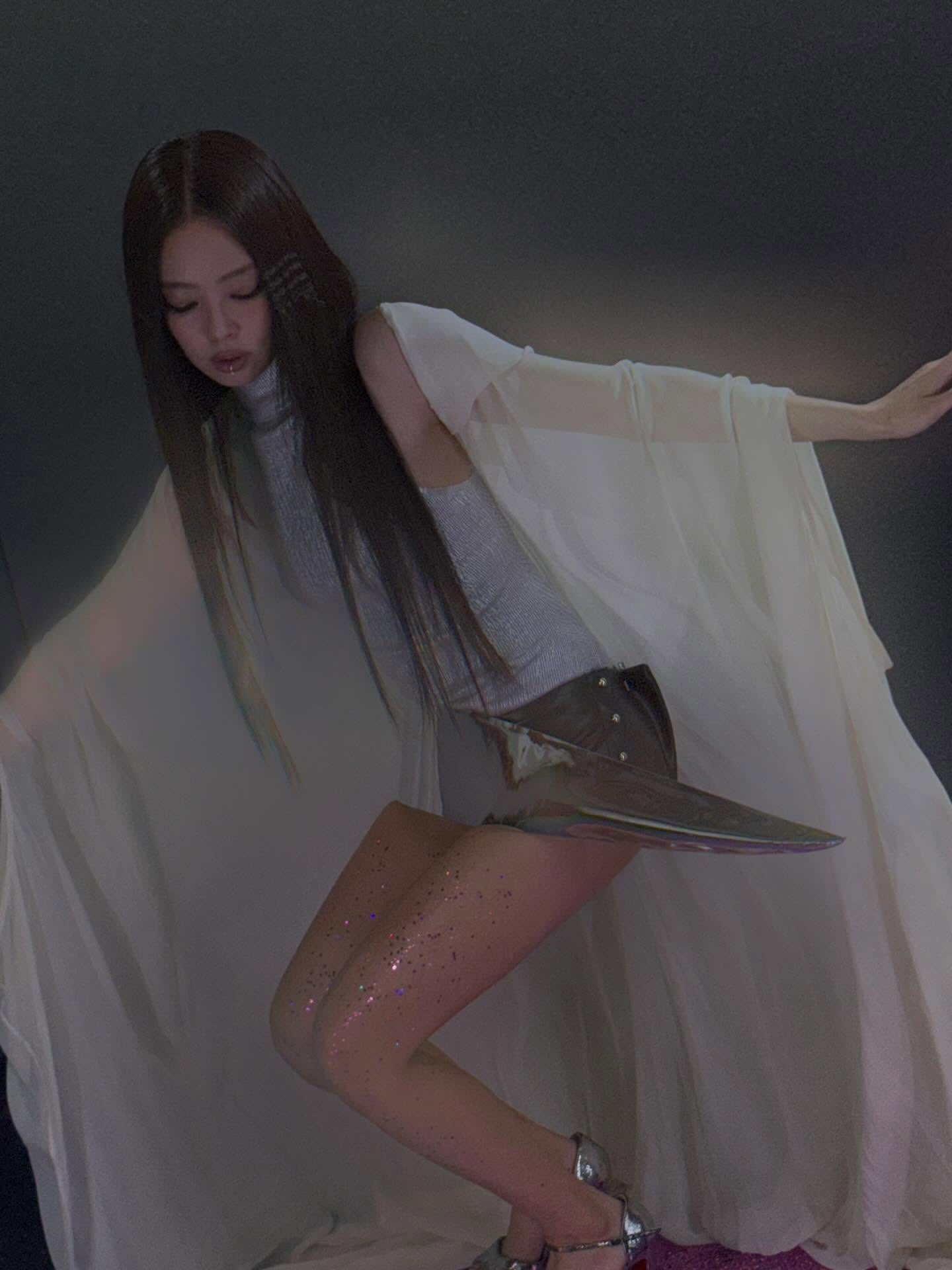 [잡담] 제니 이거 신곡 착장 스포 맞았네? | 인스티즈