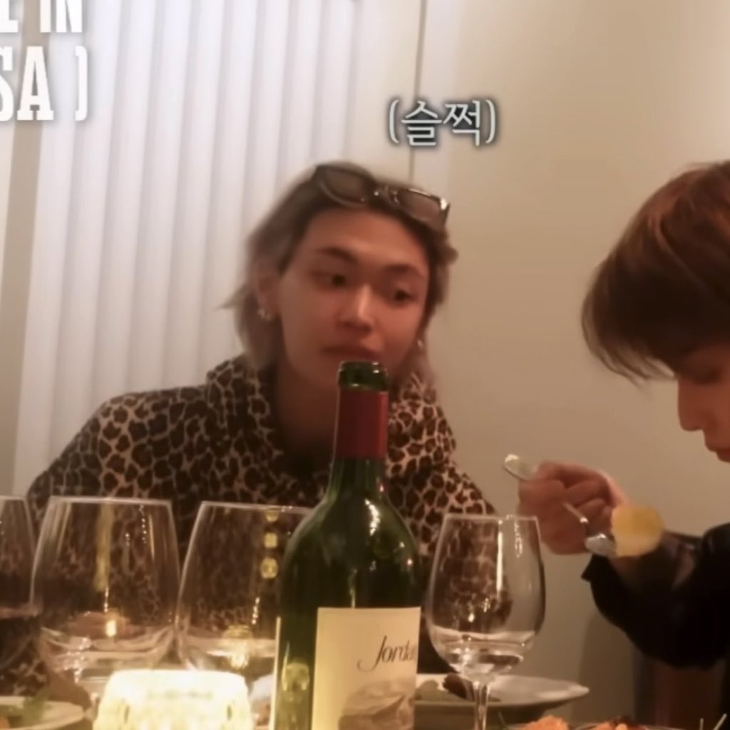 [잡담] 원빈이 음식 먹을 때 사방팔방 기웃댐 | 인스티즈