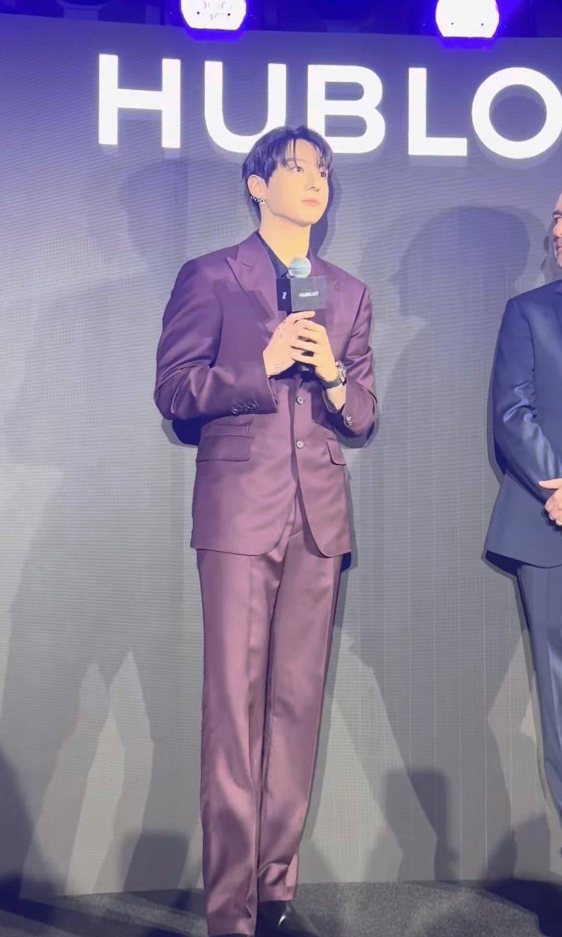 [잡담] 정국이 새삼 비율 진짜 좋다 | 인스티즈