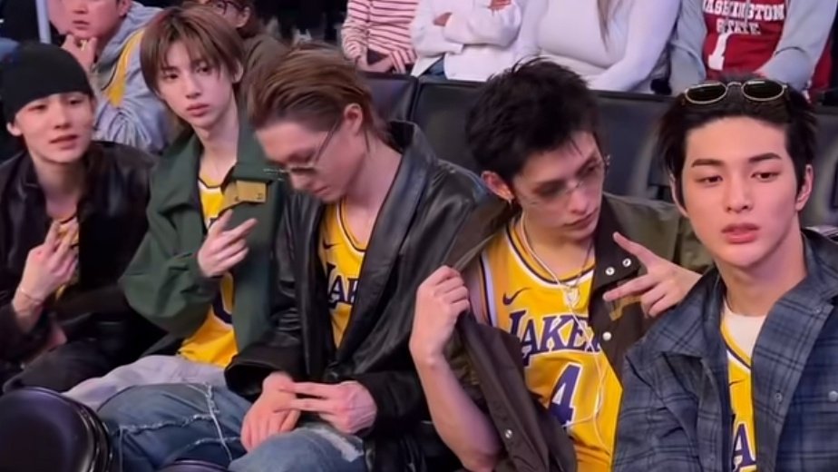 [잡담] LA에서 농구경기 보는 코르티스 | 인스티즈