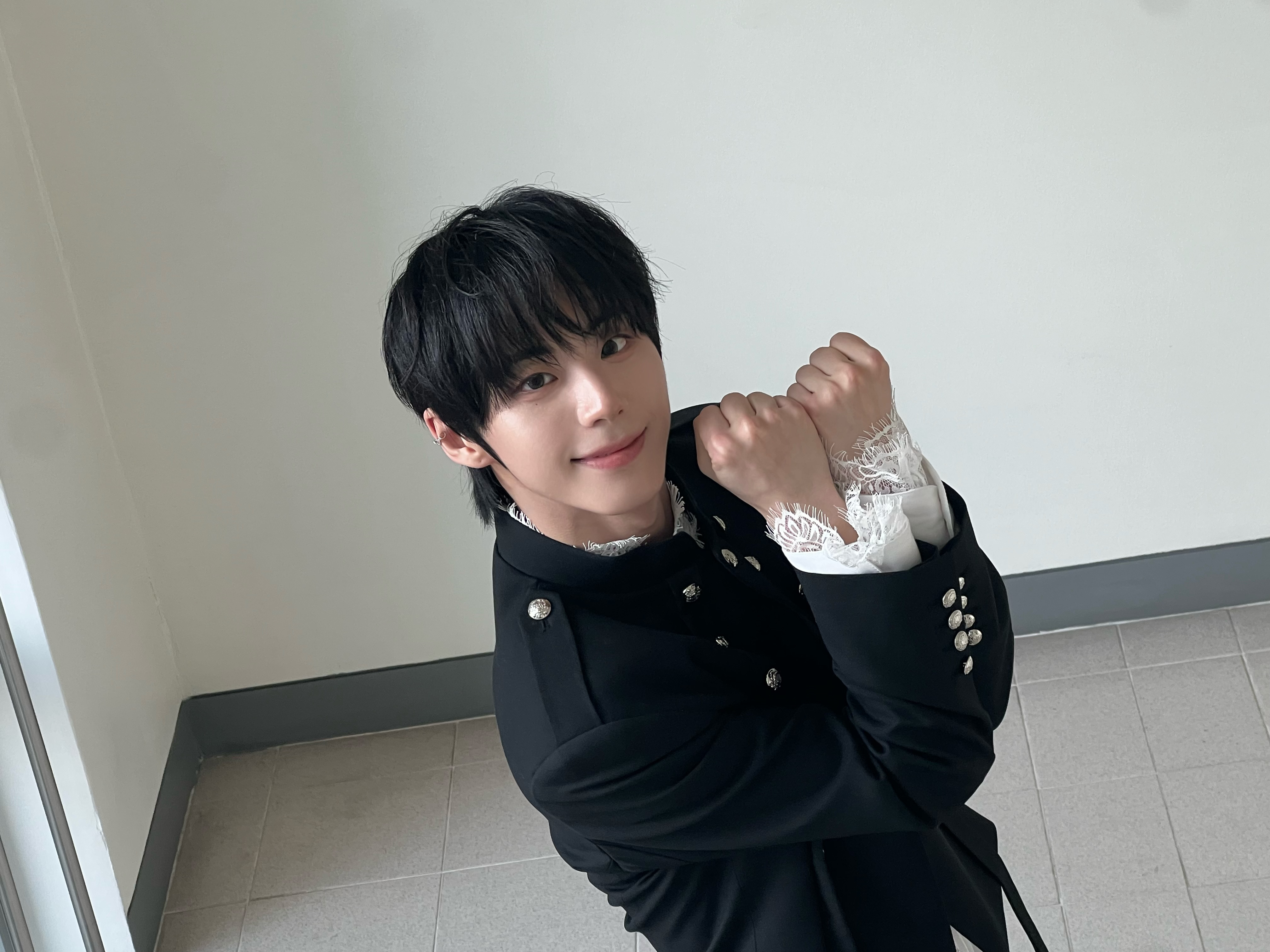 [잡담] 얘네 무대의상 미감 좋은듯 | 인스티즈