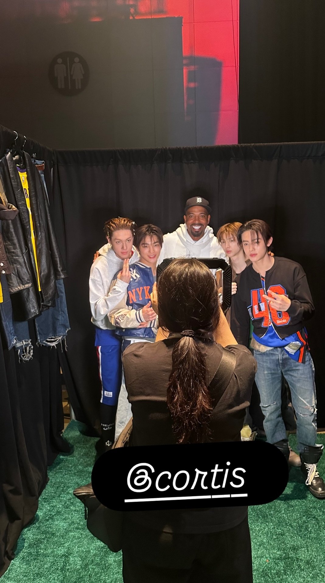 [잡담] 코르티스 마틴 본인보다 큰 사람이랑 사진 찍은거 첨봐 | 인스티즈